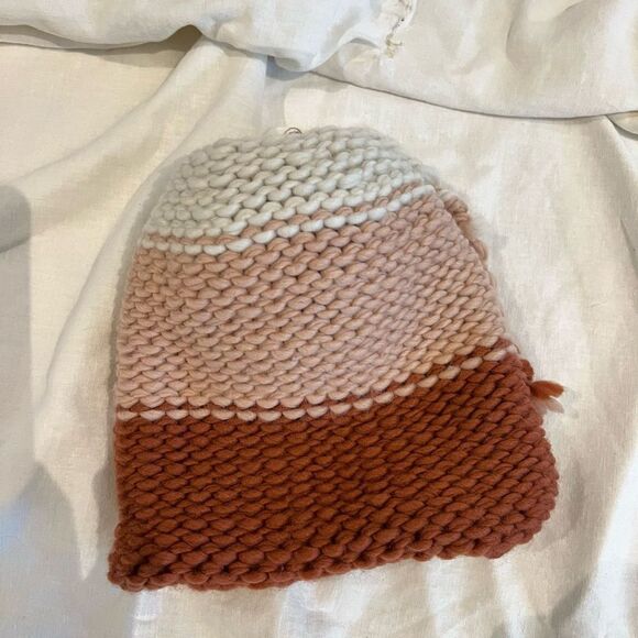 Marcus Adler Chunky Knit Colorblock Rustic/Blush Pink Beanie Hat w Pom - Picture 8 of 8